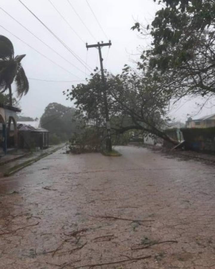 Fotos: Huracán Eta toca tierra y azota con fuerza las costas del Caribe Norte de Nicaragua