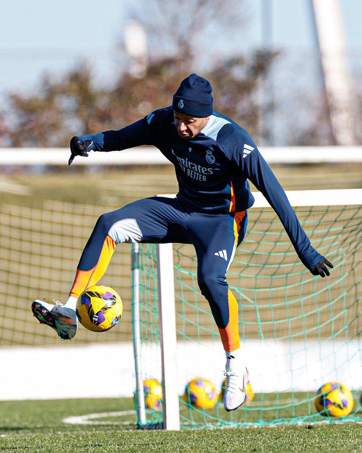 Real Madrid entrena a puerta abierta: Vinicius recibe premio y futbolista sorprende al entrenar después de un año sin jugar