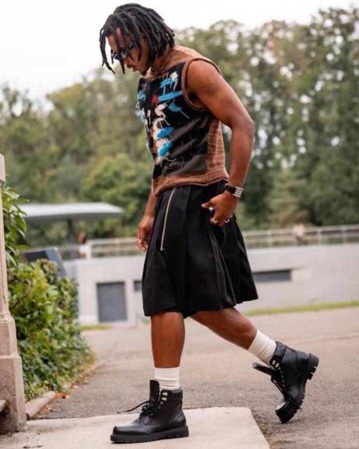 Jules Koundé causa revuelo: así son todos los excéntricos looks del futbolista de Barcelona que siempre está a la moda