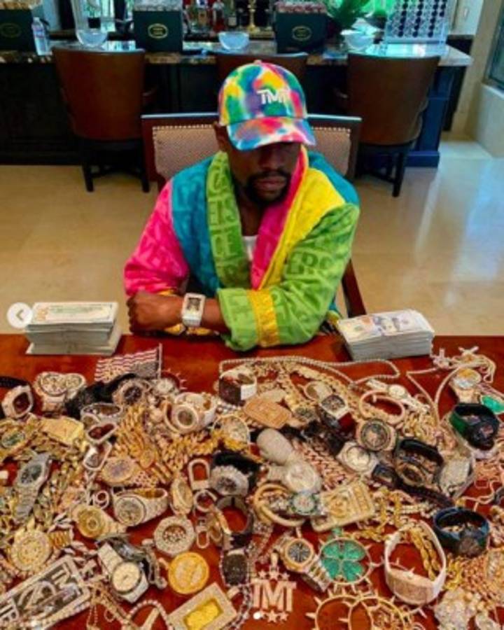Los extravagantes lujos de Mayweather en la cuarentena: Dulceria en casa y cuenta su dinero