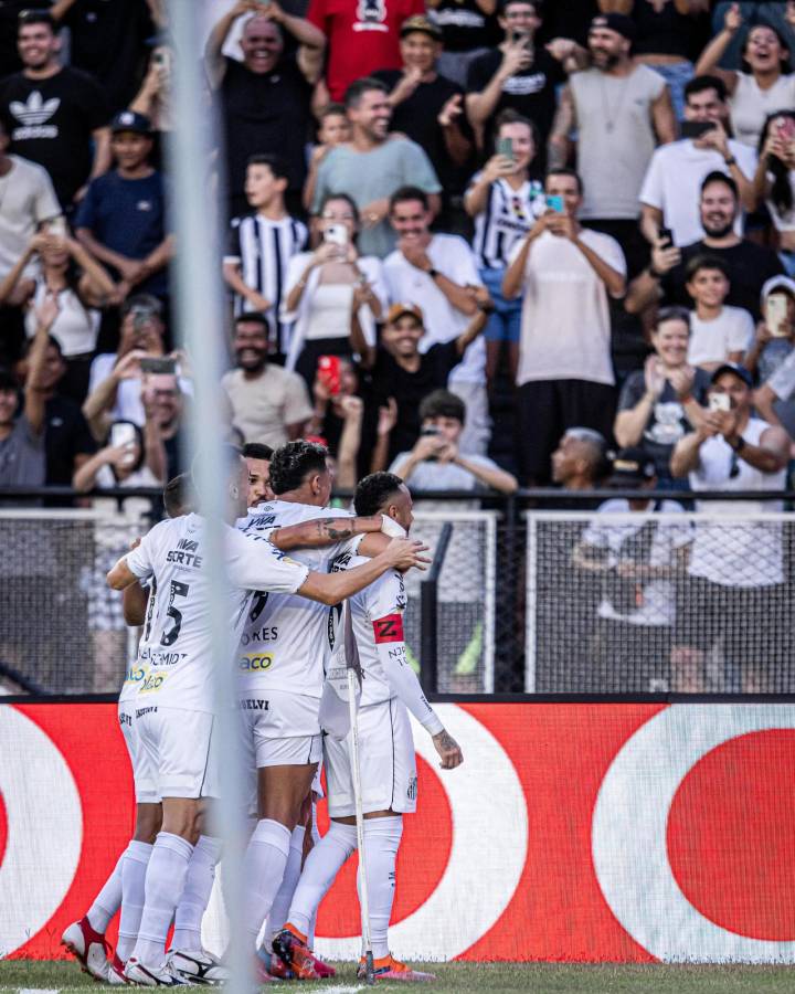 El show de Neymar con el Santos de Brasil: golazo olímpico, asistencias y festejó como Cristiano Ronaldo