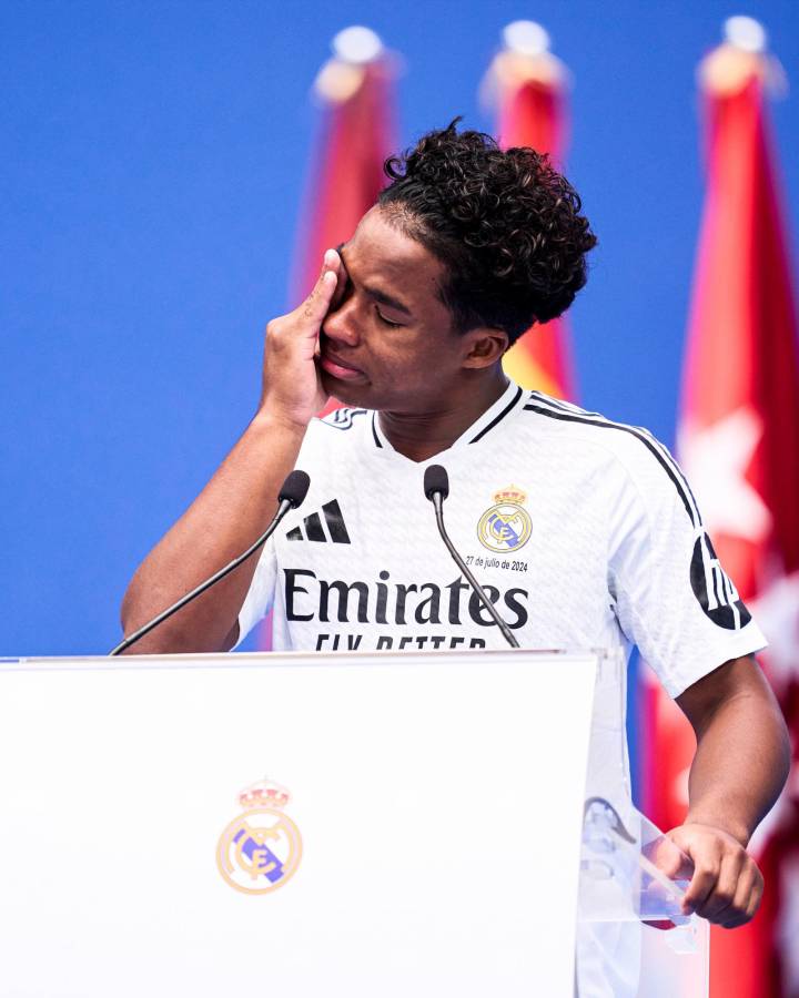 La emotiva presentación de Endrick en Real Madrid: la razón de sus lágrimas y así fue captada su hermosa novia