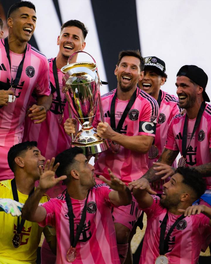 La despedida que les dio Messi a Jordi Alba y Busquets, el cruce que hubo con Müller y David Ruíz hace historia