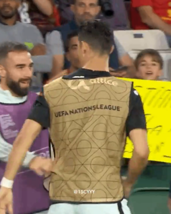 Cristiano Ronaldo en modo entrenador y su gesto con figura del Real Madrid en el España-Portugal de la Liga Naciones