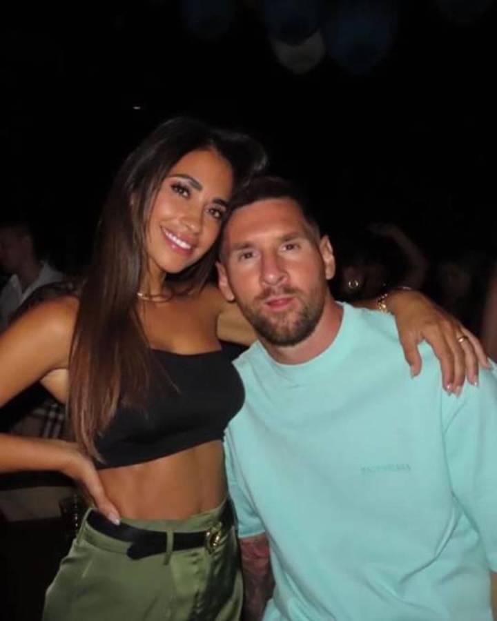 ¿Qué hacia Messi? El despampanante nuevo look de Antonela, el collar de lujo y así fue captada con la novia de J Balvin