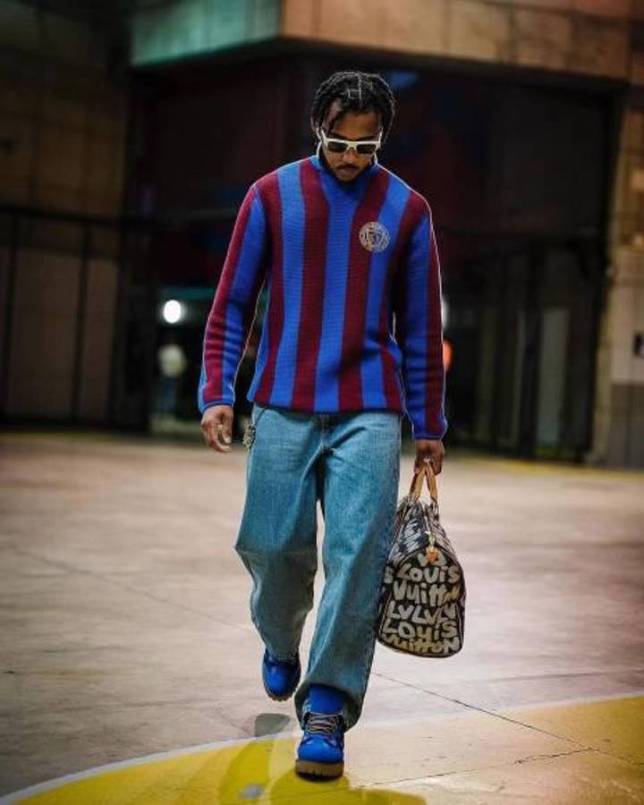 Jules Koundé causa revuelo: así son todos los excéntricos looks del futbolista de Barcelona que siempre está a la moda