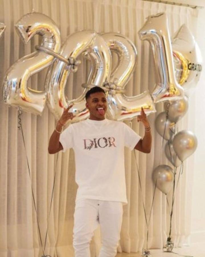 ¡Fiesta de Neymar y Cristiano, beso de Messi! Así recibieron el 2021 los grandes futbolistas del planeta