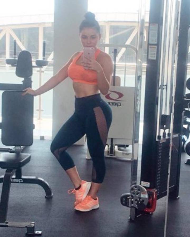 Jacqueline Segura, la hermosa 'moradita' que engalana el Ricardo Saprissa