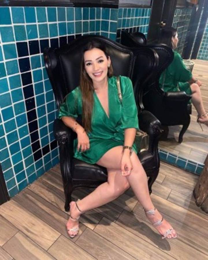 Virginia, la preciosa esposa de Emilio Izaguirre y sus vacaciones en las Islas de la Bahía