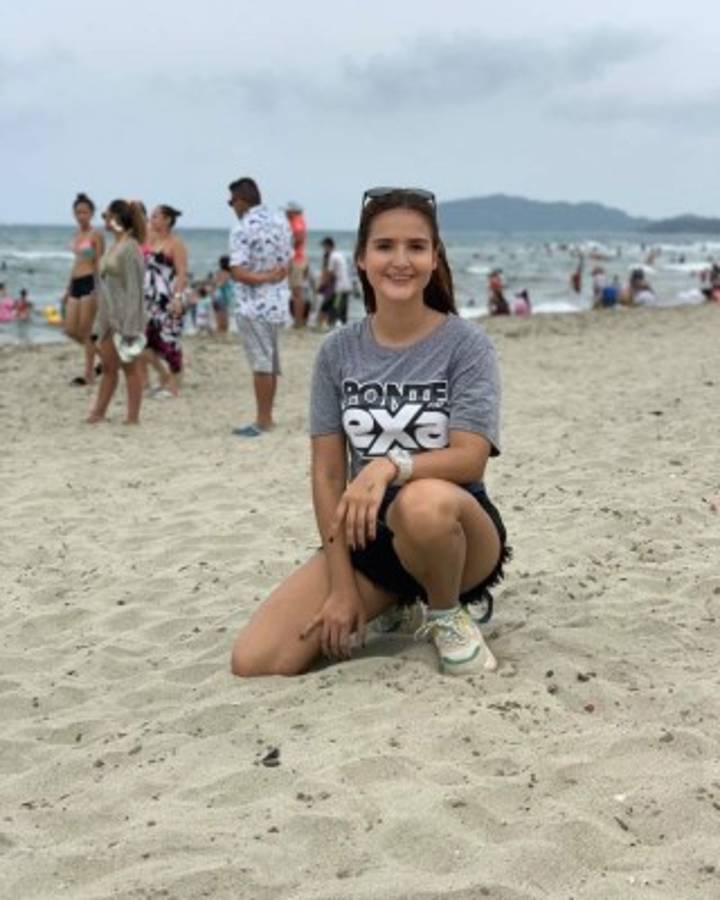 ¡Belleza nacional y extranjera! Playas de Tela y Roatán se inundan de chicas lindas