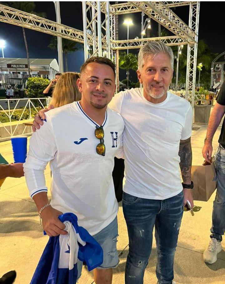 ¡De locos! Desde Jorge Messi y Mario Kempes, hasta “Residente”: Las personalidades que asistieron al Hard Rock para el Honduras-Argentina