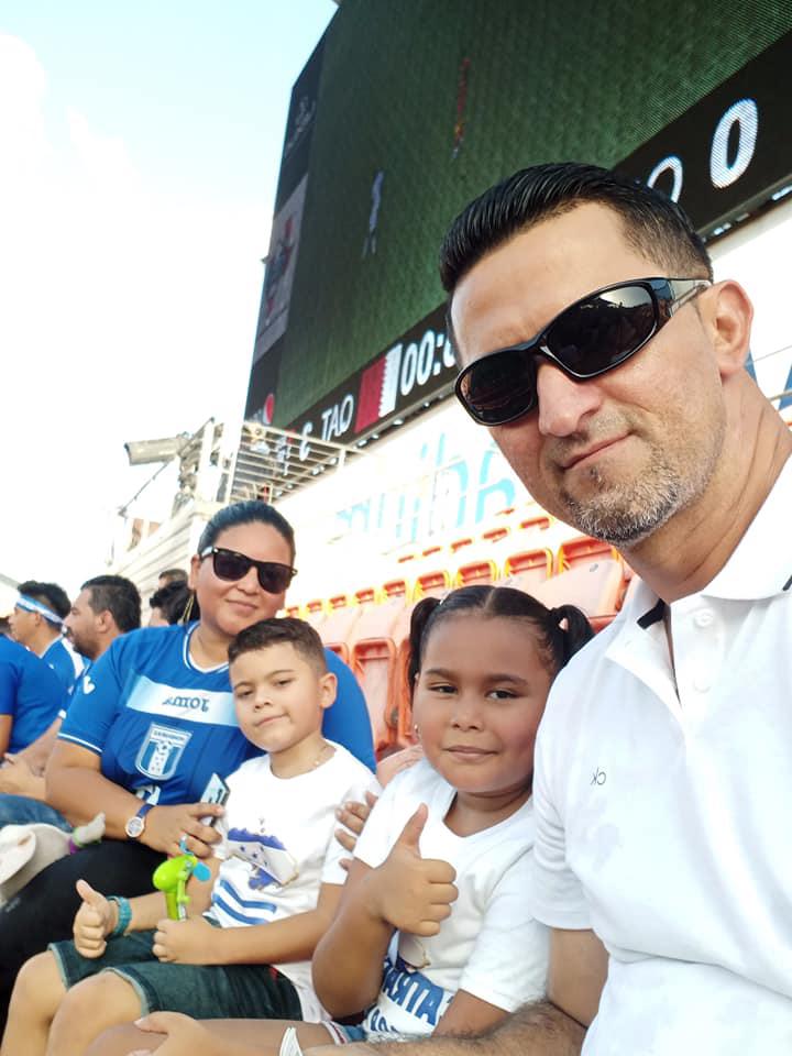 Entre el fútbol y la construcción: Exjugador de Honduras realiza su vida en Estados Unidos