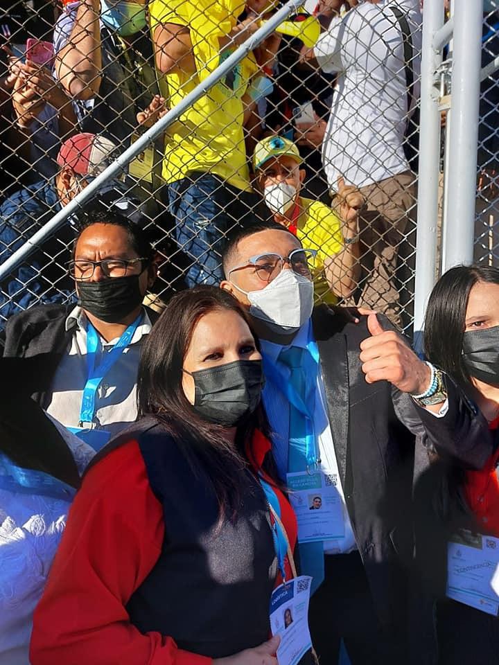 Firmando autógrafos y haciendo selfies: Así llegaron Teófimo López y otros deportistas a la toma de posesión de Xiomara Castro