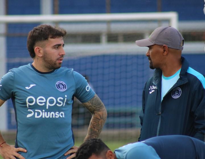 Fotos: Agustín Auzmendi y los nuevos fichajes ya lucen la camisa de Motagua; presentan al nuevo preparador físico