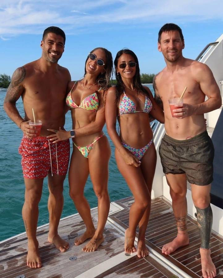 ¡De nuevo en la playa! Antonela Rocuzzo enciende las redes sociales con su bikini; junto a Messi y Luis Suárez
