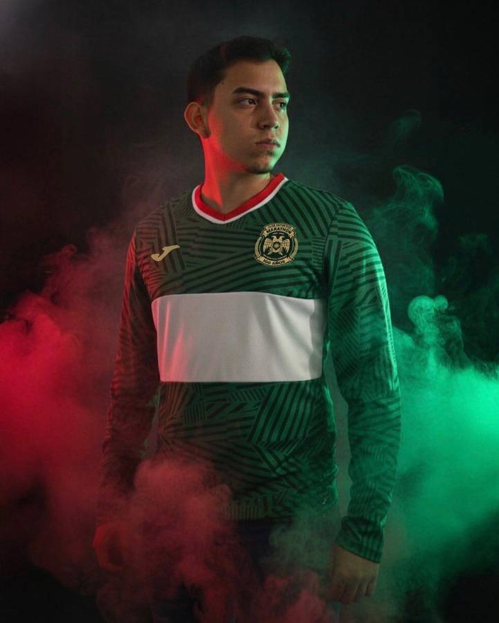 ¡La nueva piel del centenario! Marathón presentó su histórico uniforme acompañado de sus leyendas