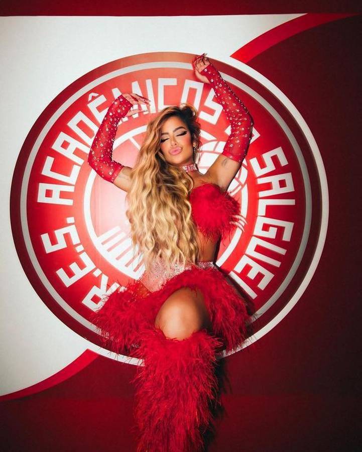 ¡Como nunca antes la viste! Hermana de Neymar se hizo una liposucción y arrasó en los carnavales de Brasil