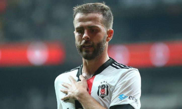 Xavi lo quiere, pero se tiene que ir: Los 10 jugadores que saldrán del Barcelona tras el fracaso en Europa League y quedar al borde del nadaplete