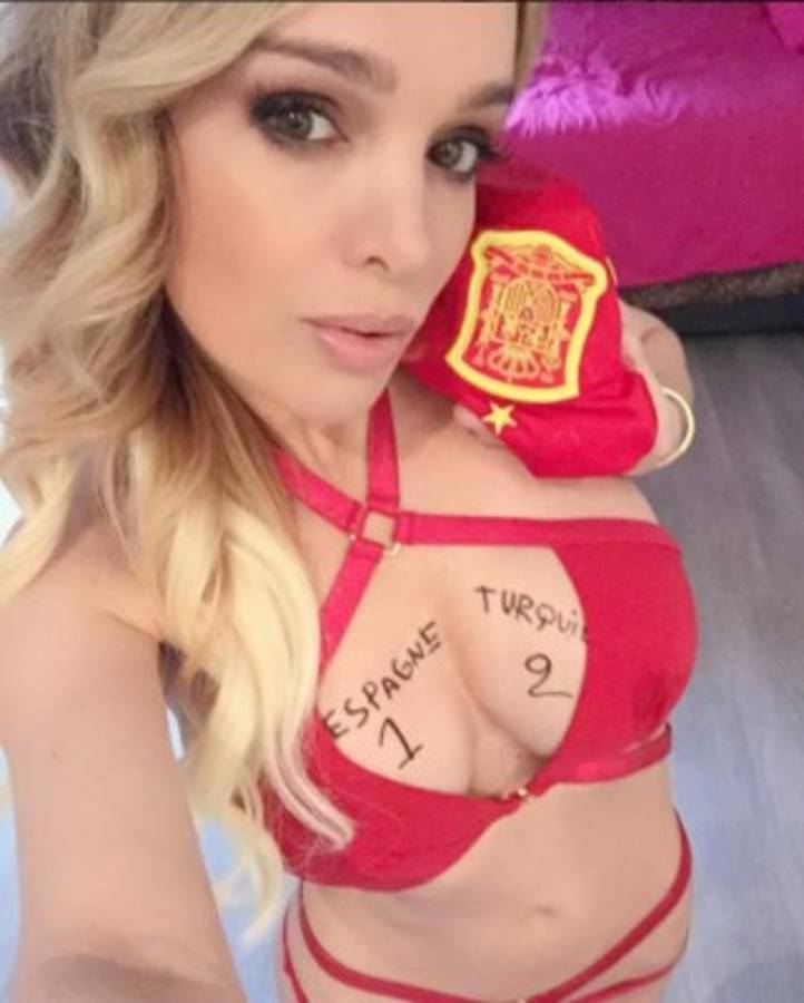 Virginie Caprice y su manera más sexy de dar los pronósticos en la Eurocopa 2016