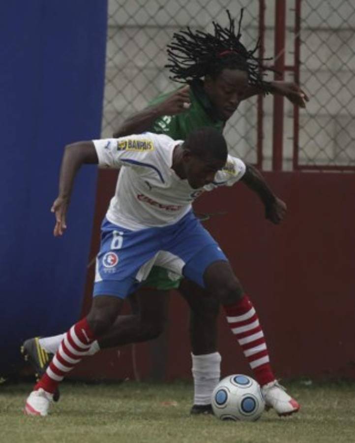 Alineación y DT del Olimpia en su primer juego en la historia del Yankel Rosenthal