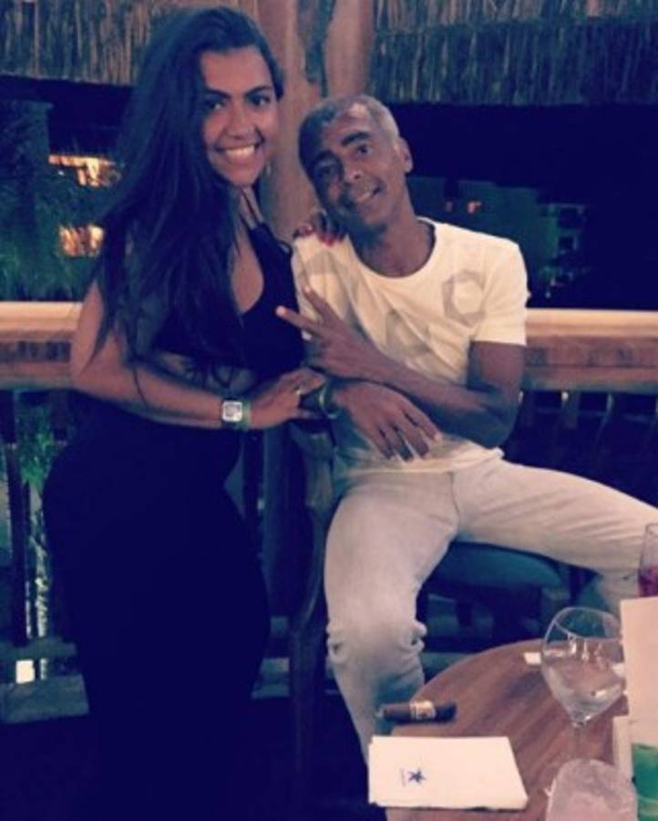 Así es Mónica Faria, la sensual hija de Romario que fue víctima de los hackers otra vez