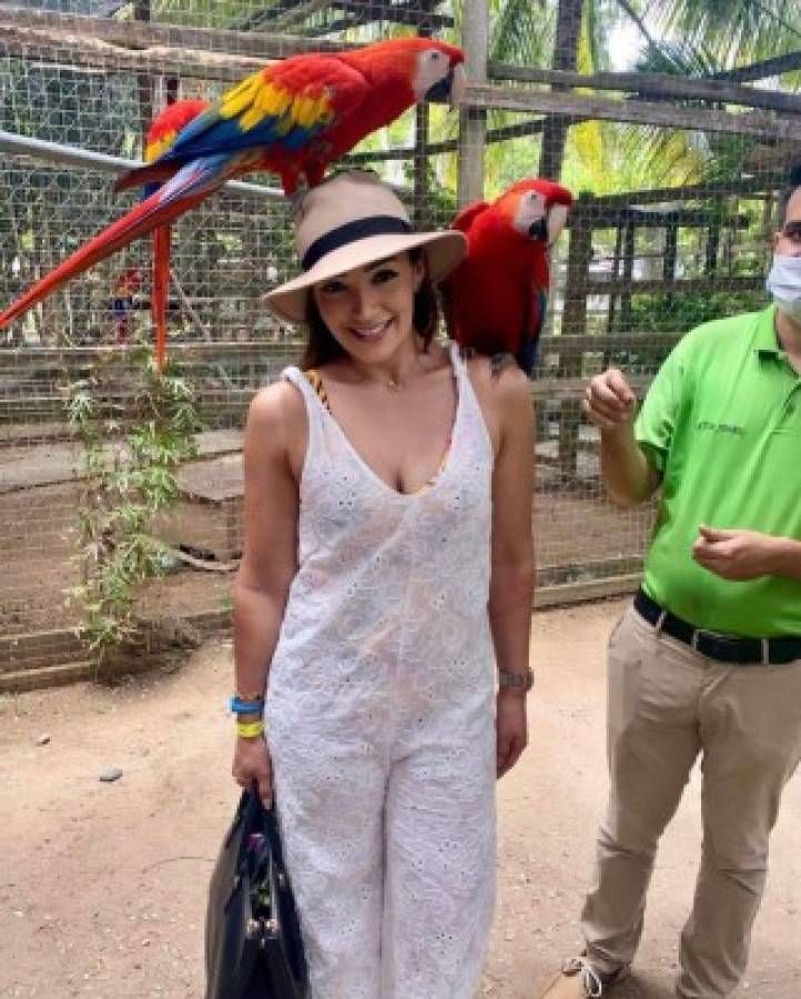 Virginia, la preciosa esposa de Emilio Izaguirre y sus vacaciones en las Islas de la Bahía