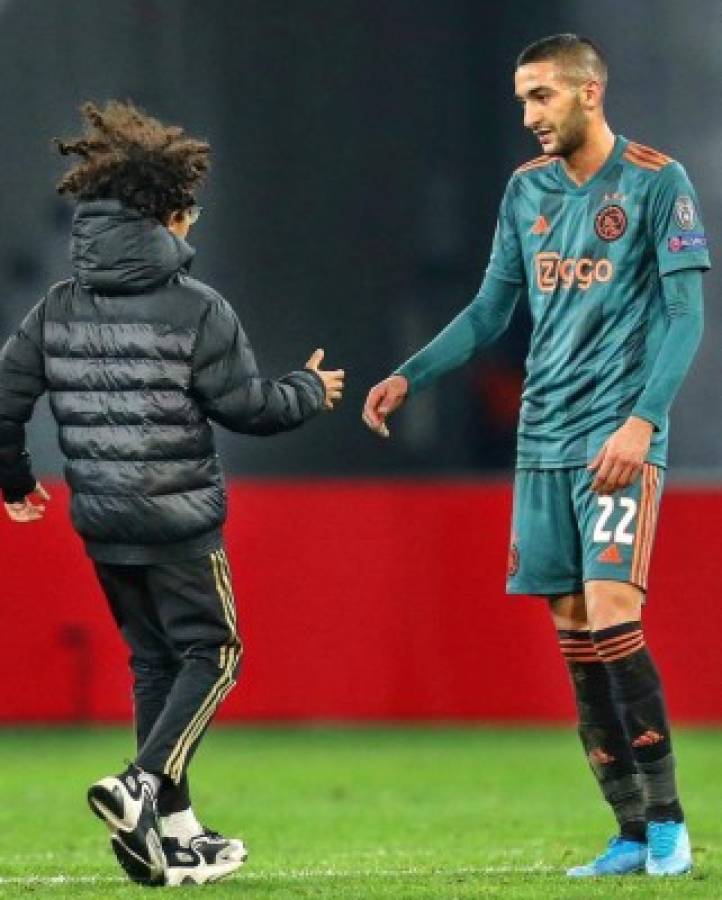 FOTOS: El triste final de la camisa que un jugador del Ajax le regaló a un niño