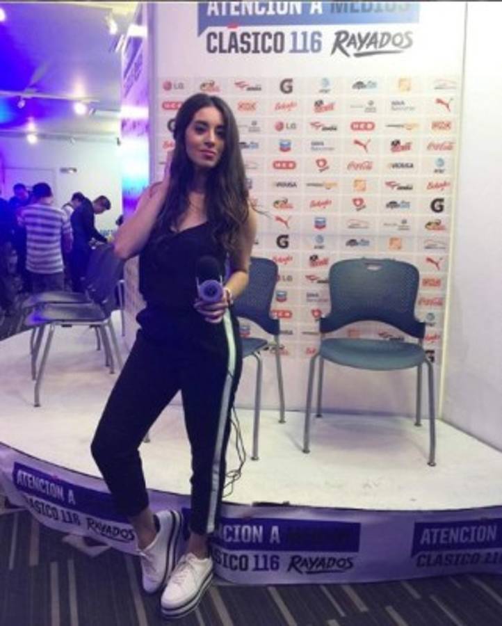 Presentadora mexicana vacaciona en las playas de Roatán, Honduras