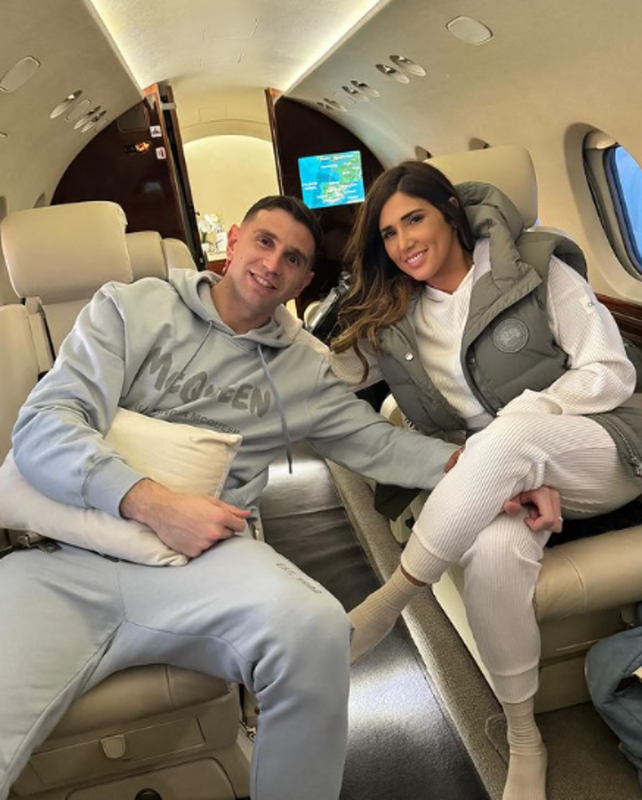 Dibu Martínez conoció a su esposa portuguesa en una parada de colectivos: “La veía pasar y un día la encaró”