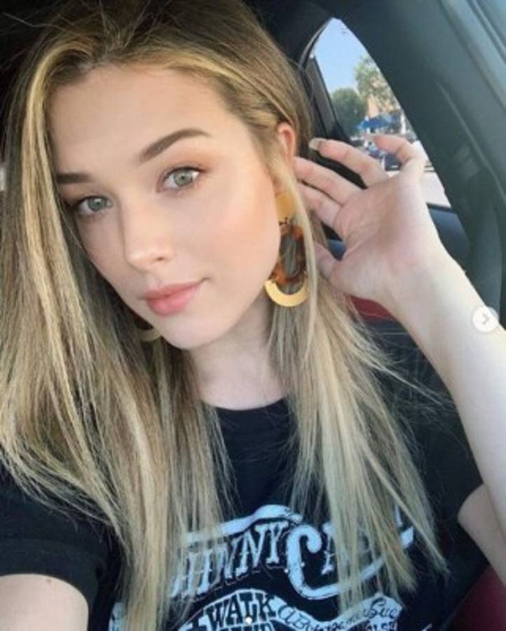 Expulsan de por vida a dos infartantes modelos por desnudarse en juego de la Serie Mundial