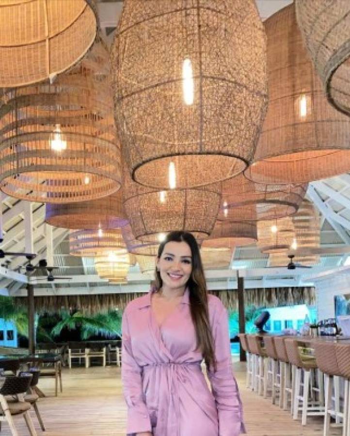 Virginia, la preciosa esposa de Emilio Izaguirre y sus vacaciones en las Islas de la Bahía