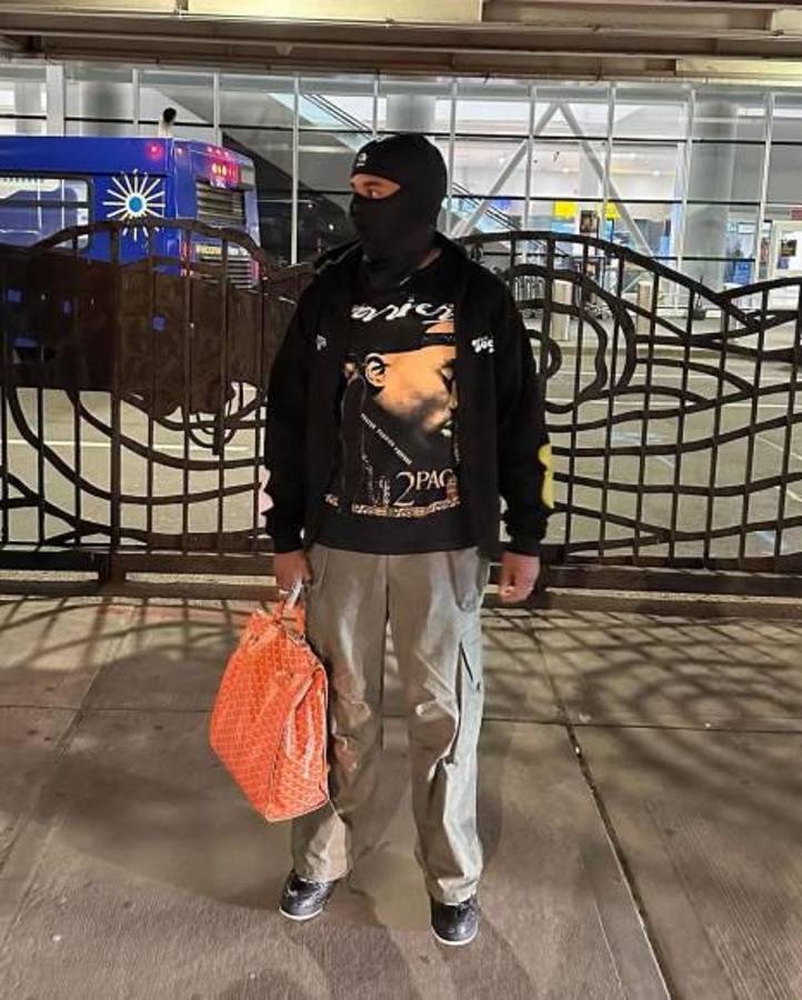 Jules Koundé causa revuelo: así son todos los excéntricos looks del futbolista de Barcelona que siempre está a la moda