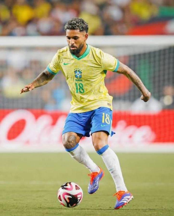 Insólito: Jugador que disputa la Copa América va a cambiar de club y pide que fichen también a su novia futbolista