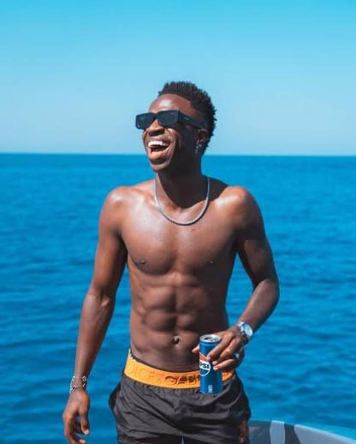 Vinicius aumenta su imperio: el club que está por comprar, sus negocios y el salario que cobra en Real Madrid