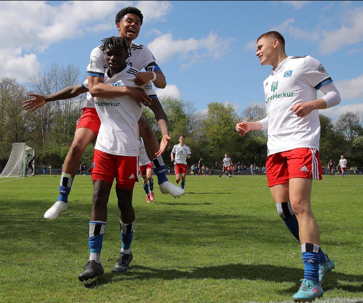 ¿Puede jugar con Honduras? El Borussia Dortmund ficha a futbolista de origen catracho; ¡ha sido capitán de Alemania!