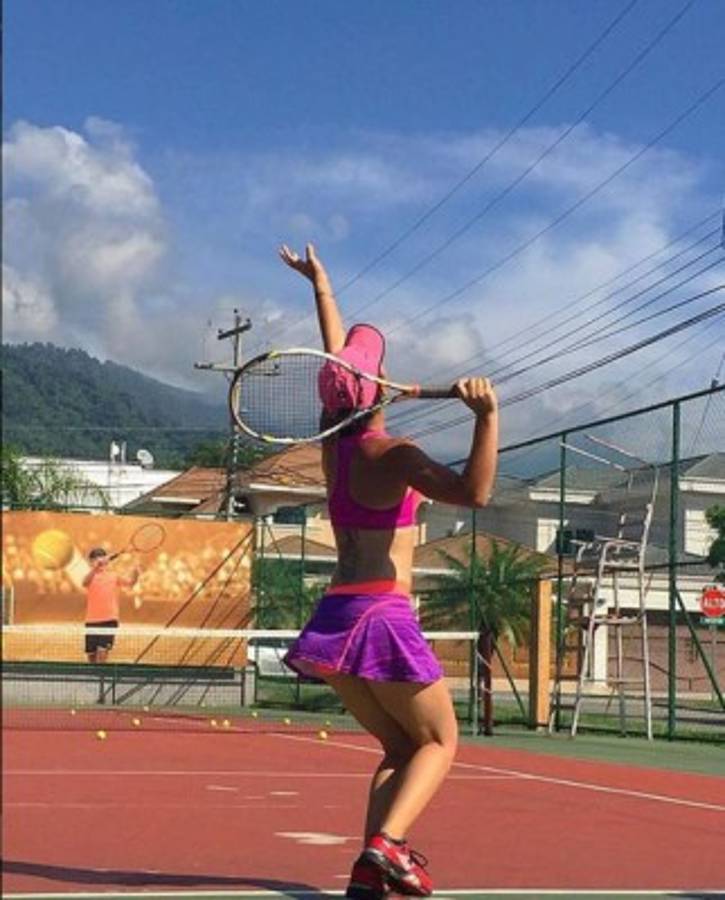 Narella Simondini, la bella tenista argentina que reside en Honduras