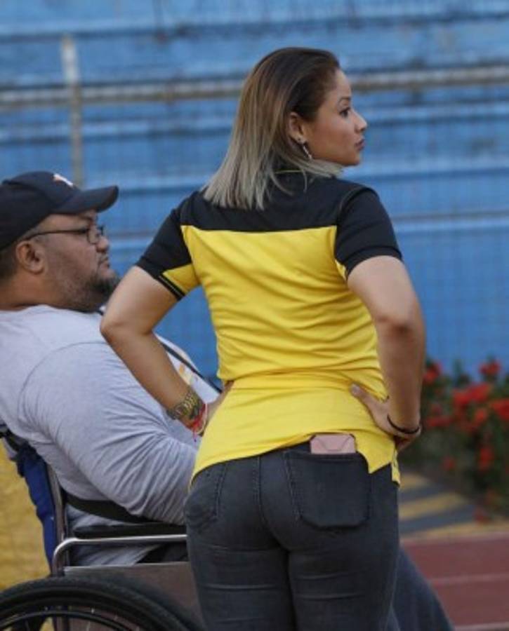 ¡Mamitas! La semifinal entre Real España y Olimpia se llenó de chicas lindas