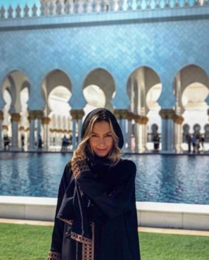 Ellos a jugar y ellas de vacaciones: El viaje de las novias del Real Madrid a Abu Dabi