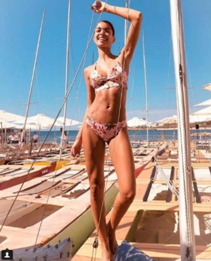 Las fotos 'hot' de la mujer de Dani Alves en sus vacaciones en las Maldivas