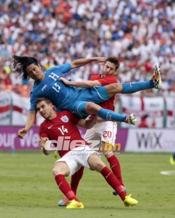 EN FOTOS: Las 20 inolvidables imágenes de Roger Espinoza con la camisa de Honduras