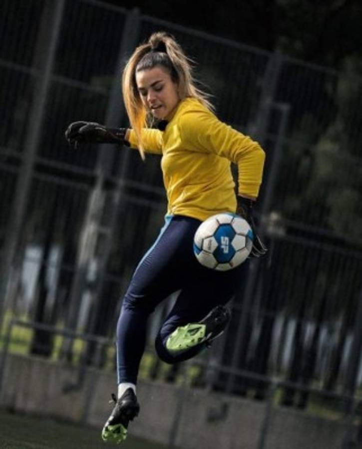 Portera del Real Madrid recibe insultos machistas en Twitter y Asensio sale en su defensa