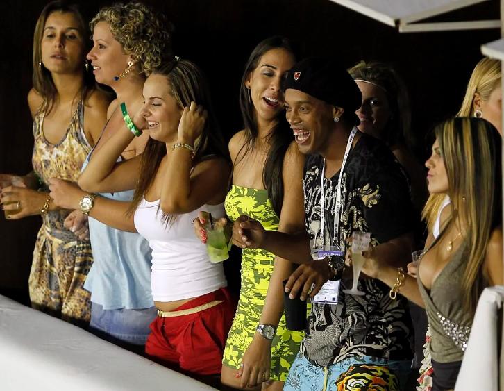 Ronaldinho organizó un fiestón en el cierre del 2024: revelaron su truco para no molestar a los vecinos