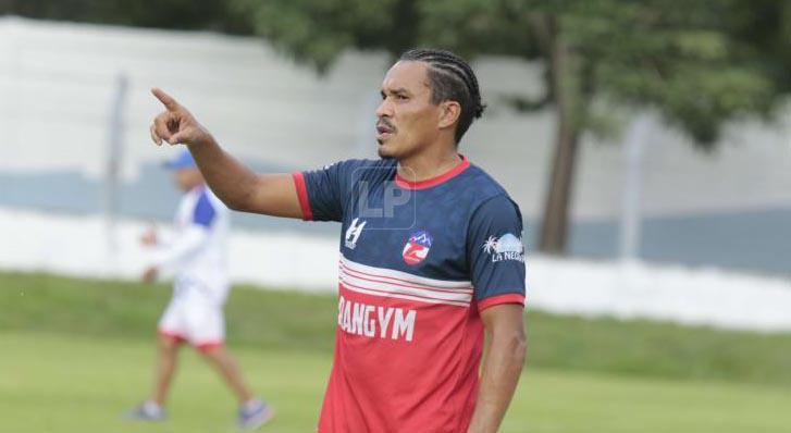 Rambo de León se despide del fútbol: ¡Las cosas curiosas que debes saber sobre la carrera del hondureño!