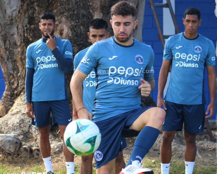 Fotos: Agustín Auzmendi y los nuevos fichajes ya lucen la camisa de Motagua; presentan al nuevo preparador físico