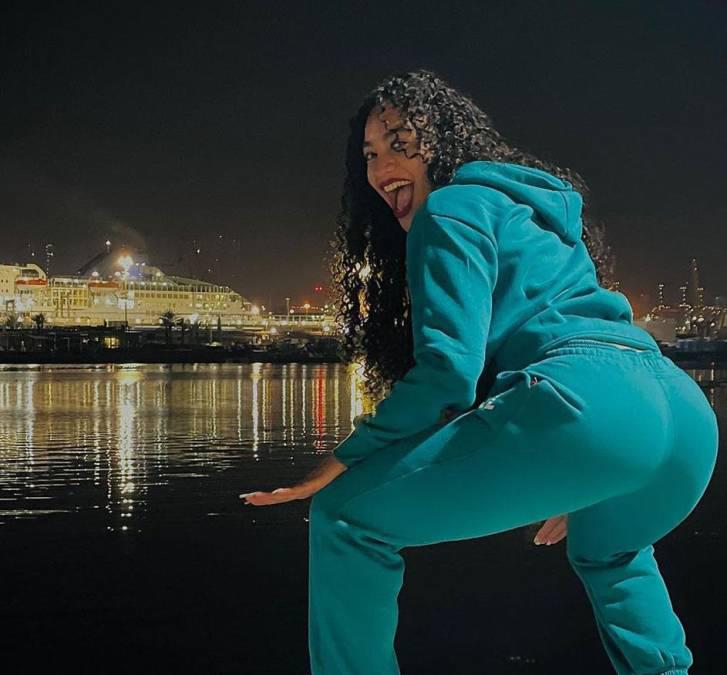 Árbitra y graduada: Sensual bailarina sorprende al revelar noviazgo con futbolista hondureño