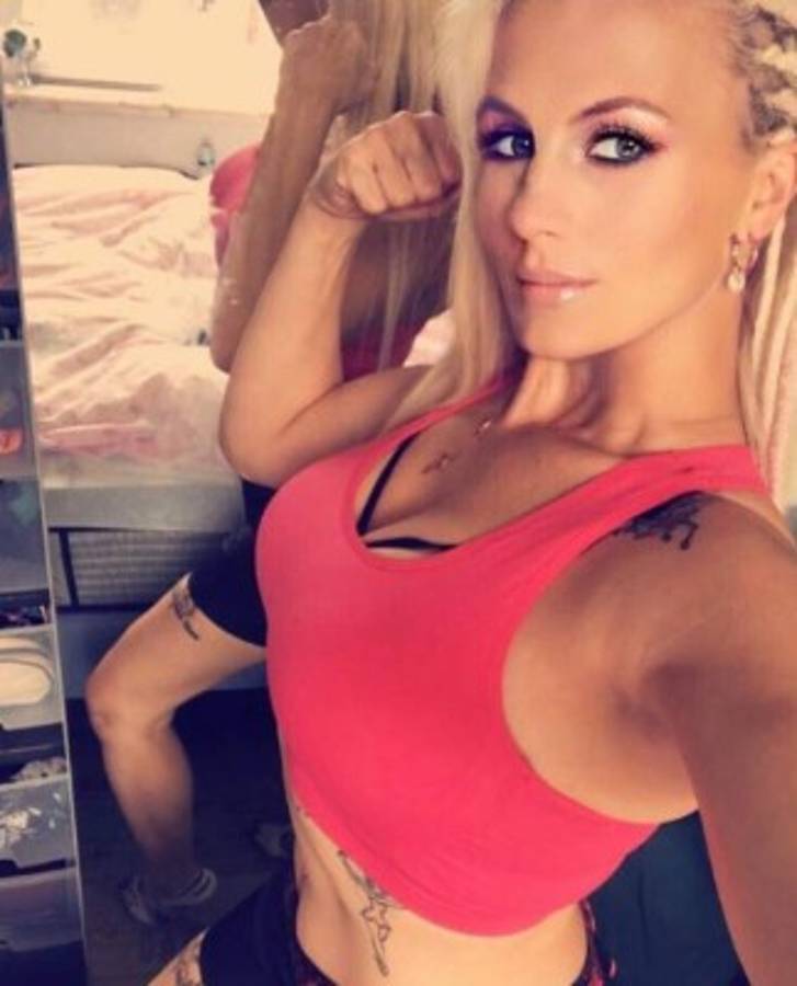 La luchadora Cindy Dandois, obligada a vender contenidos para adultos para conseguir dinero