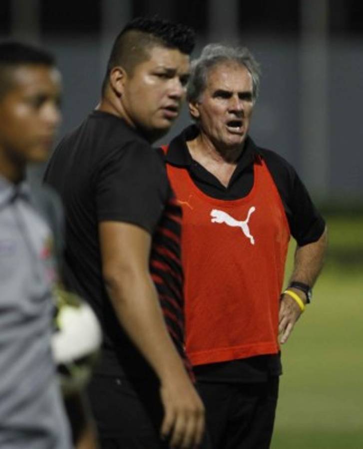 FOTOS: Así fue el sufrimiento de Marito Zanabria antes de renunciar en Real España