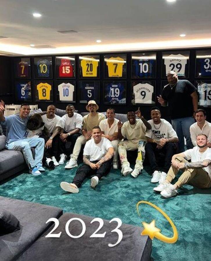 ¿Cómo recibieron los cracks el año 2023? Antonela Rocuzzo y las parejas de Courtois y Raphinha deslumbraron