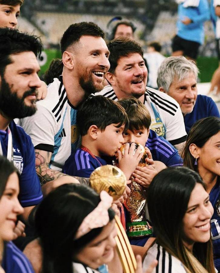 Messi es exaltado: festejo por los aires, Antonella rompe en llanto, hizo recordar a Maradona y el detalle de la camiseta Argentina