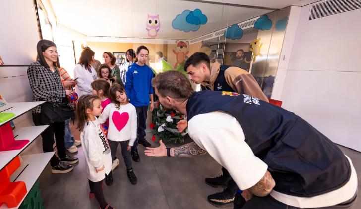 Terminaron de entrenar y se fueron a un hospital: el hermoso gesto del Barcelona para cerrar el 2024